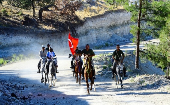 Atlılar  95 yıl sonra dörtnala İzmir'e gidiyor 7