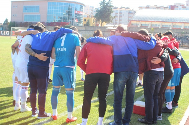 Maçın Fotoğrafları için Tıklayınız... 14