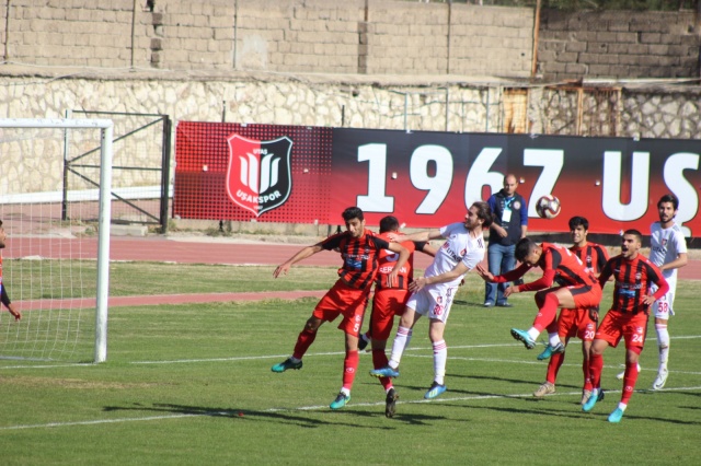 Maçın Fotoğrafları için Tıklayınız... 23