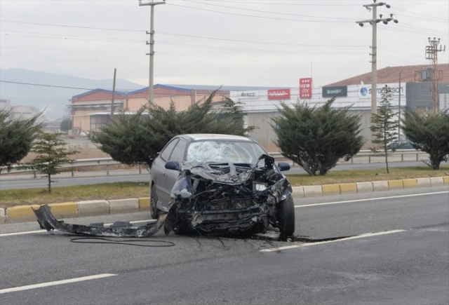 Uşak'ta korkunç kaza 3 kişi öldü 3