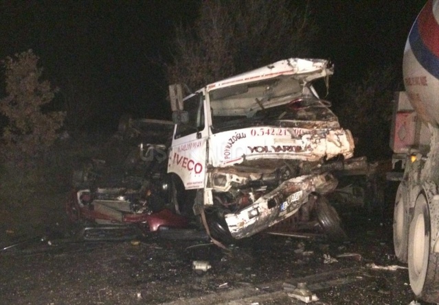 Uşak'ta trafik kazası, 1 ölü 1 yaralı 9