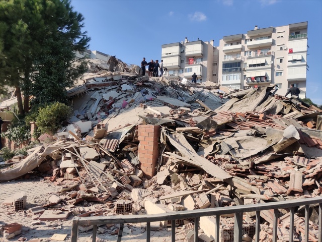 İzmir'de 6.6 Şiddetinde Deprem 1