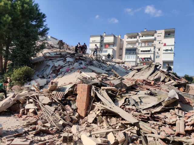 İzmir'de 6.6 Şiddetinde Deprem 2