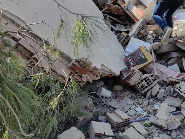 İzmir'de 6.6 Şiddetinde Deprem 4