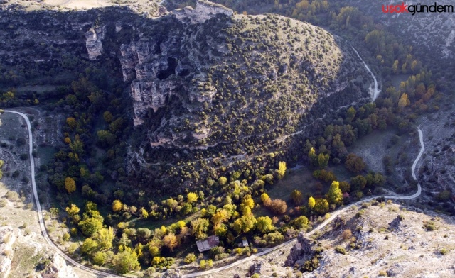 Uşak'taki "Ulubey Kanyonu" sonbaharın renklerine büründü 1