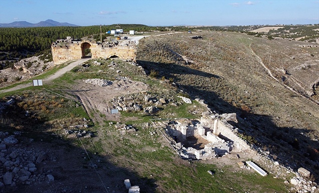 Blaundos Antik Kenti'nde Roma dönemine ait hamam bulundu 2