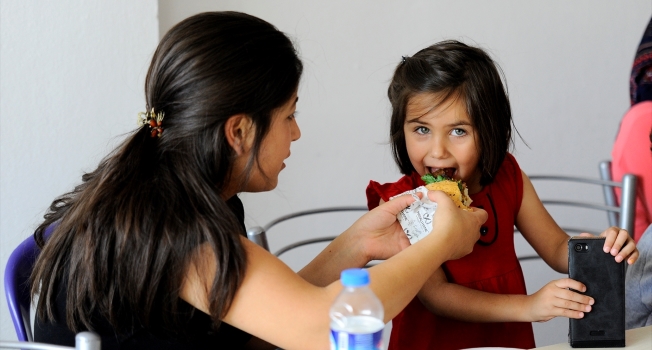 Uşak'ta PKU hastası çocuklar için özel hamburger