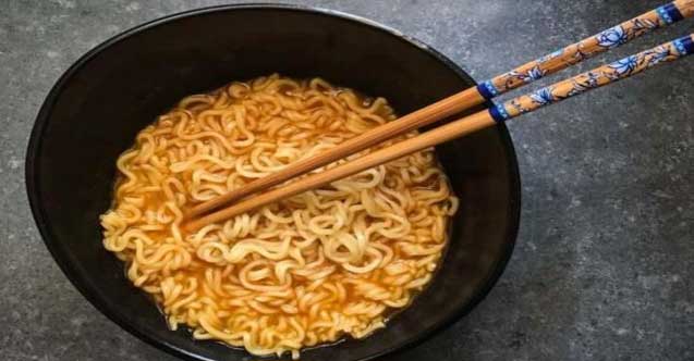 Lezzeti baş döndürüyordu ama sanıldığı kadar masum çıkmadı! Hazır noodle yiyenlere kötü haber