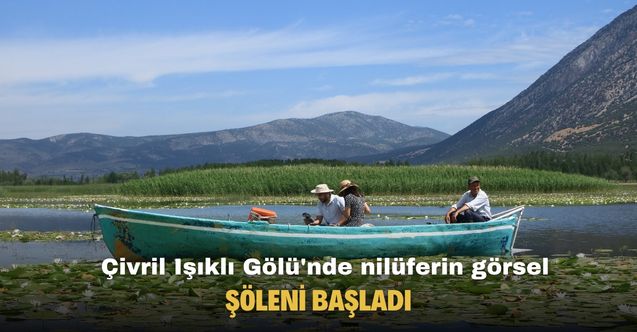 Çivril Işıklı Gölü'nde nilüferin görsel şöleni başladı