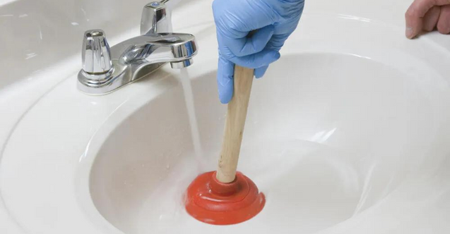 Zararlı kimyasallar kullanmadan lavaboyu hızlıca açan yöntem açıklandı! Mutlaka deneyin