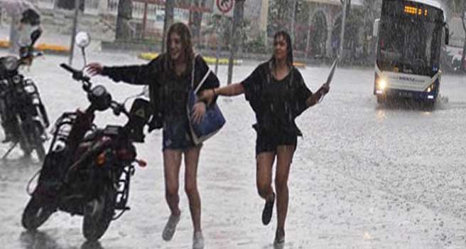Sağanak yağış ve şimşekler Ağustos ayında sürekli karşımıza çıkacak