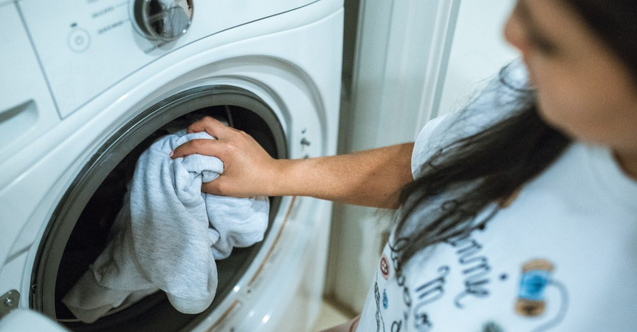 Çamaşır makinesine bir kaşık ekleyin faturayı yüzde 50 azaltın!