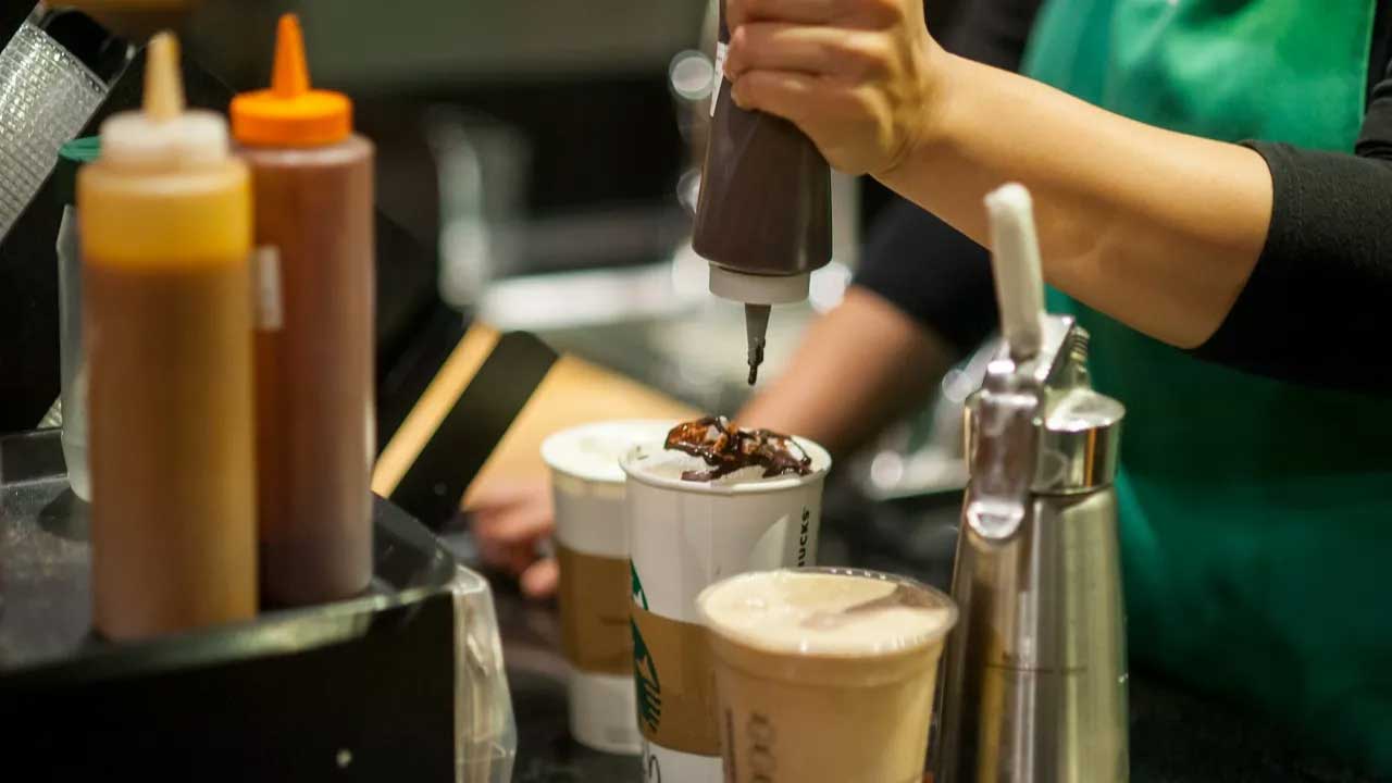 Bu tarif Starbucks batırır! Evde buzlu soğuk kahve nasıl yapılır işte tarifi