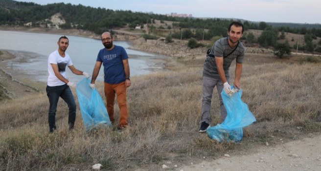 Ak Gençlik Çevre Temizliği İçin Kolları Sıvadı