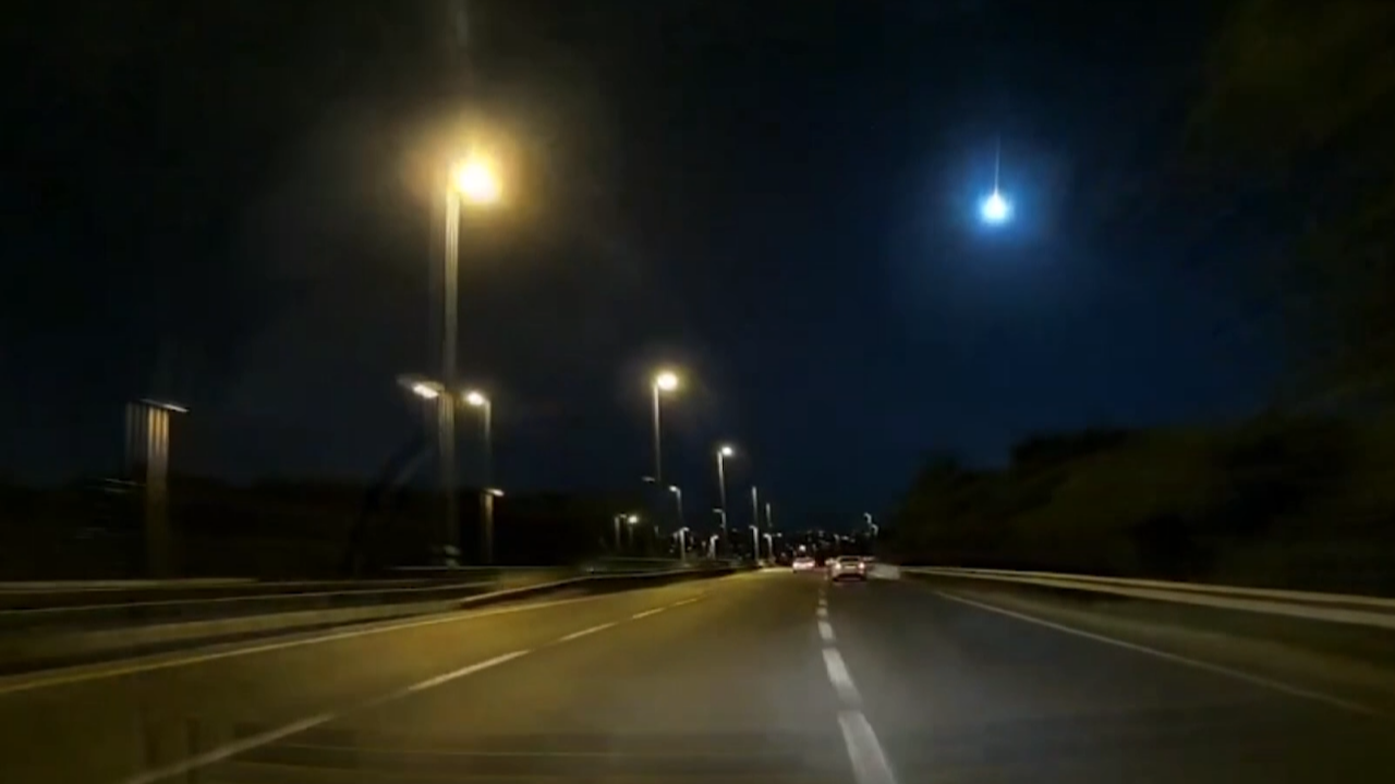 İstanbul’a meteor mu düştü? Canlı yayında yakaladı, ışık patlaması nedir?