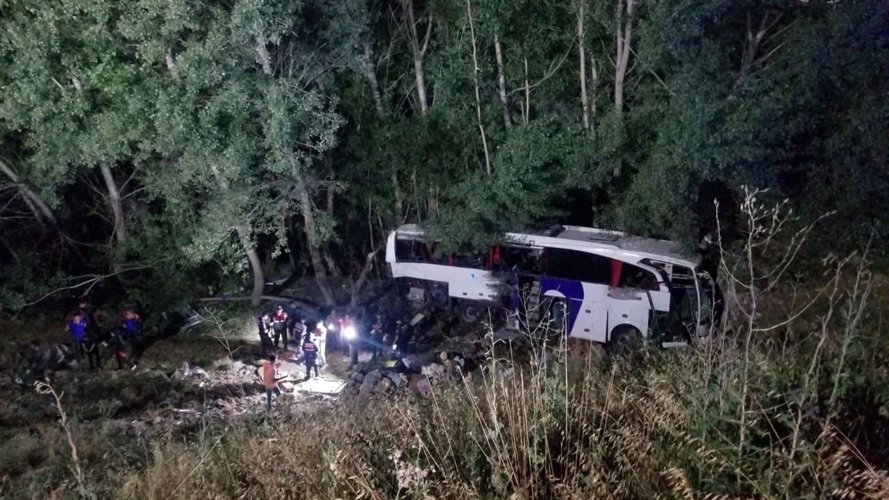 Katliam gibi trafik kazası! Yozgat Sorgun otobüs kazası 12 ölü 19 yaralı var