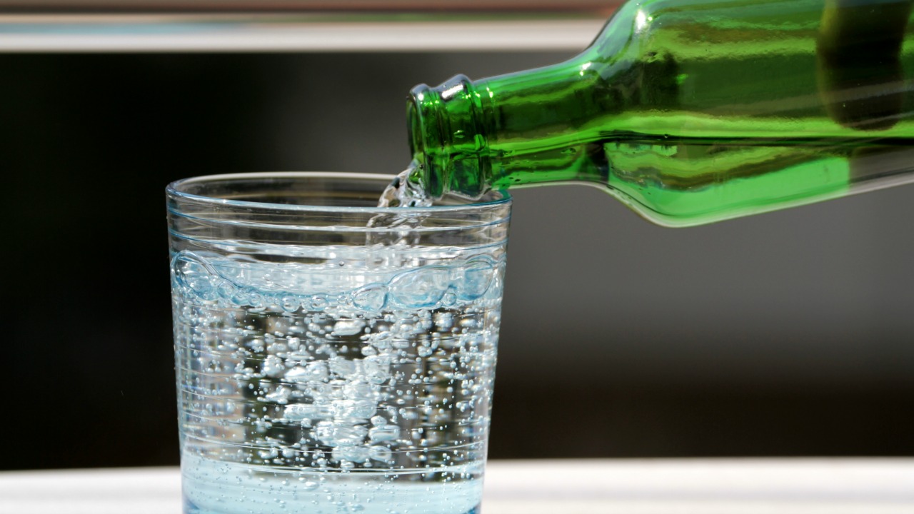 Yıllarca boşa içmiş olabilirsiniz! Maden suyu ile soda arasındaki fark ne?