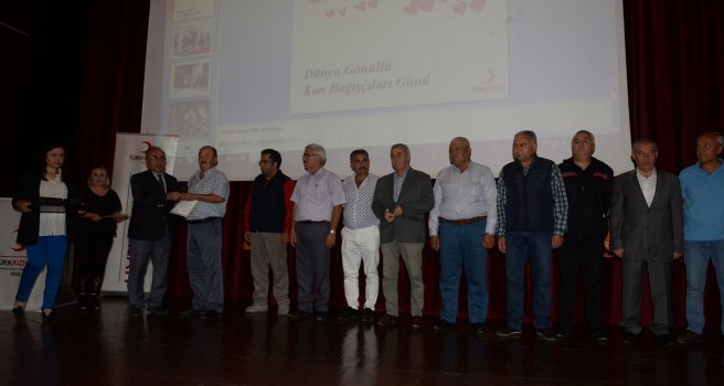 Uşak'ta kan bağışçılarına ödül verildi