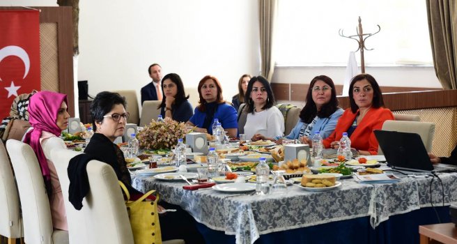 Uşak’ın First Lady’si  Açık kapı ve Sağlıklı beslenme konularına el attı