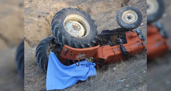Traktörün altında kalan sürücü hayatını kaybetti