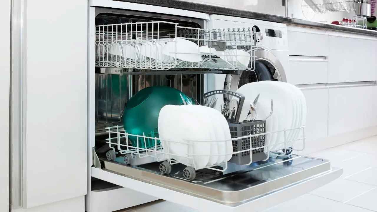 Kansere davetiye çıkarıyor! Bunları bulaşık makinesinde ASLA yıkamayın...