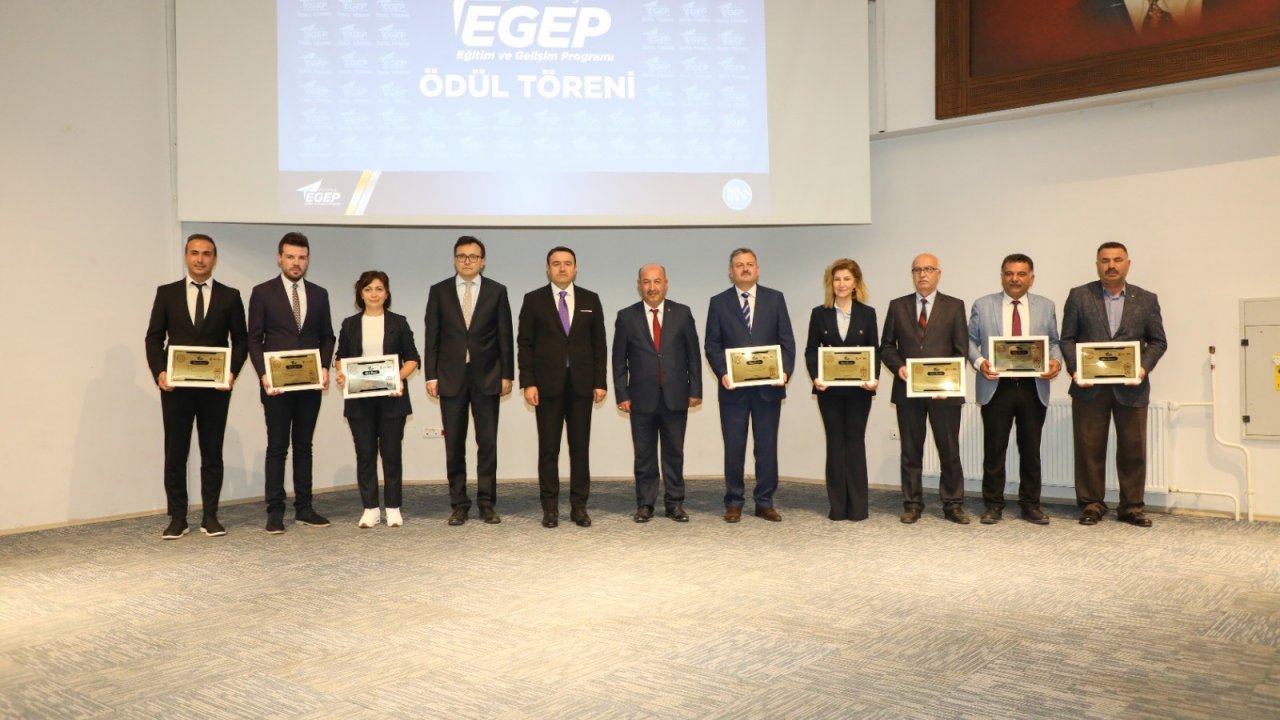 Gediz Halk Eğitim Merkezi EGEP projesi ile altın rozet kazandı