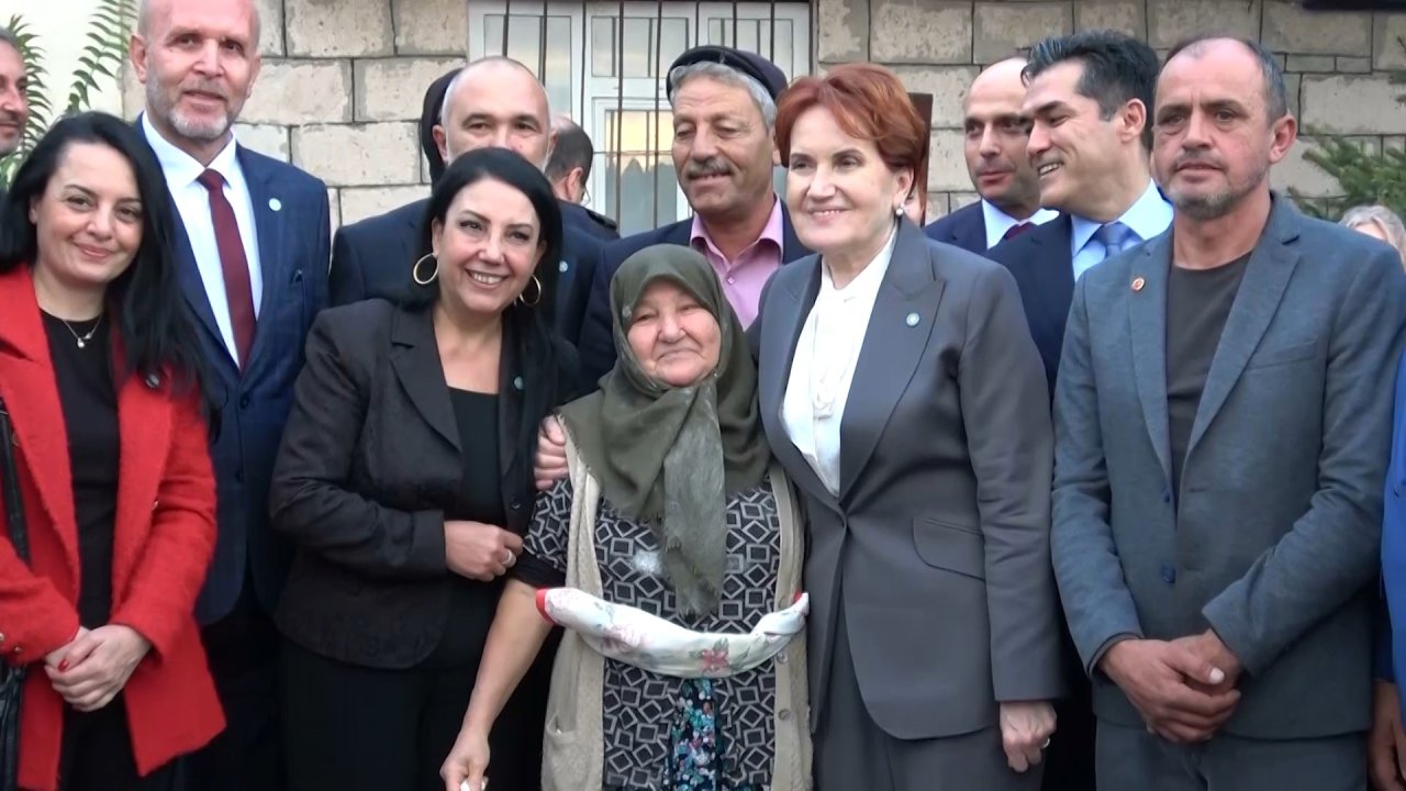 İYİ Parti Genel Başkanı Akşener Kütahyalı kadınlarla bir araya geldi