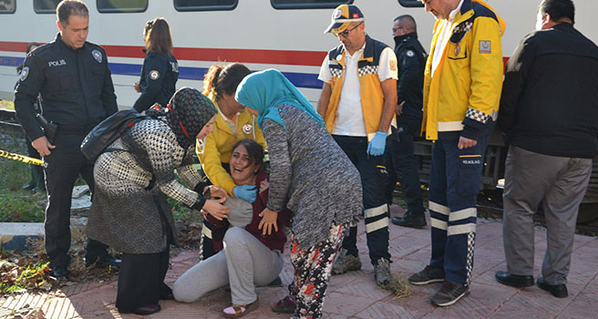Yolcu treninin çarptığı genç yaşamını yitirdi