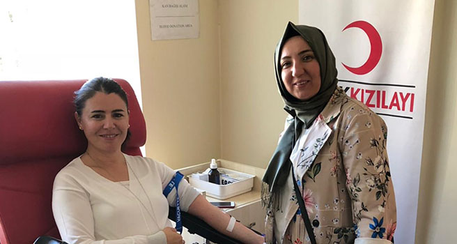 AK Parti Kadın Kolları Teşkilatı'ndan kan bağışı