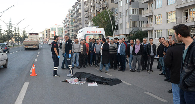 Uşak'ta hafif ticari aracın çarptığı yaya öldü