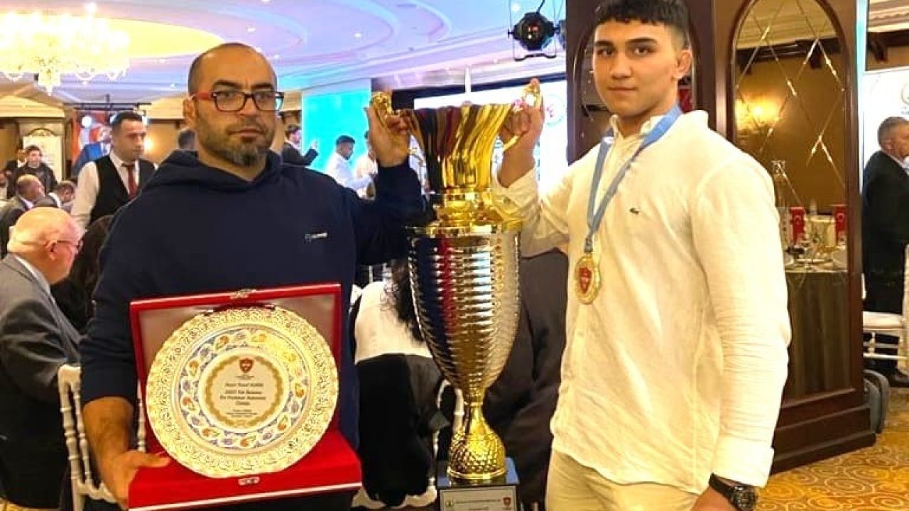 Pamukkale’nin yağlı güreşçisi Türkiye birincisi olarak ödül aldı