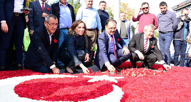 80 Bin Karanfille Türk Bayrağı Yaptılar