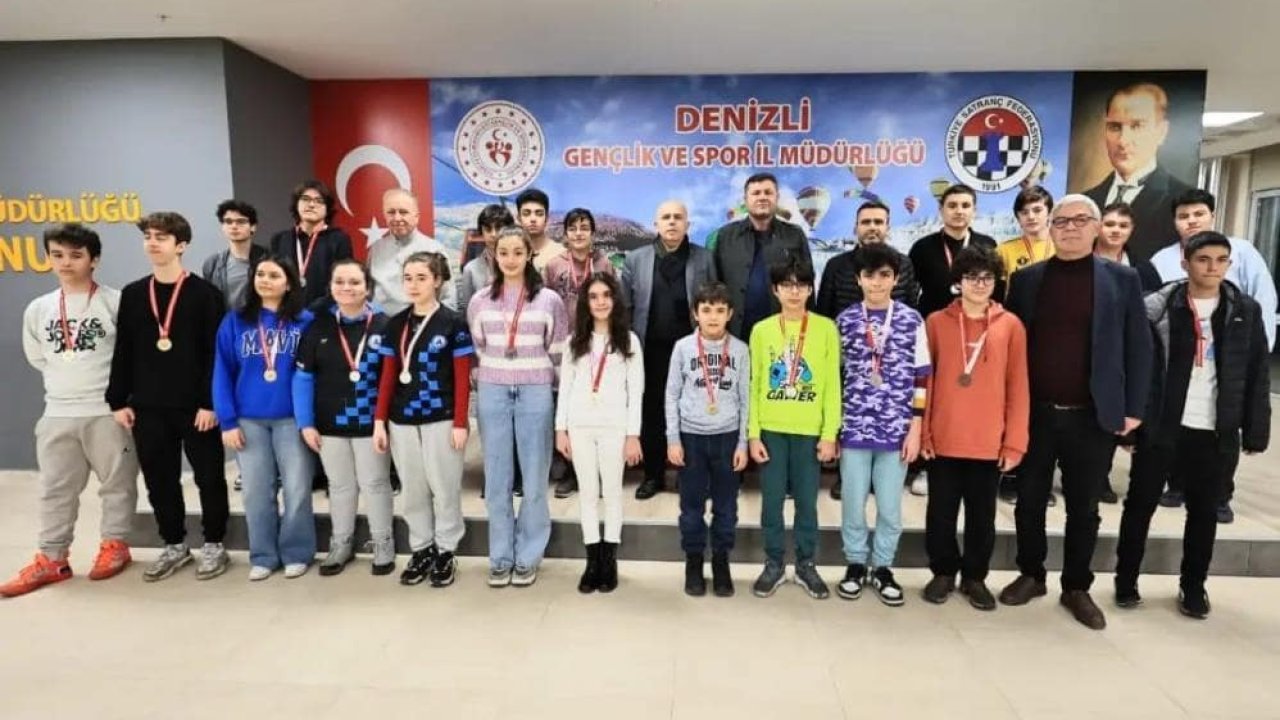 13-18 yaş arasında düzenlenen satranç turnuvasının şampiyonları açıklandı