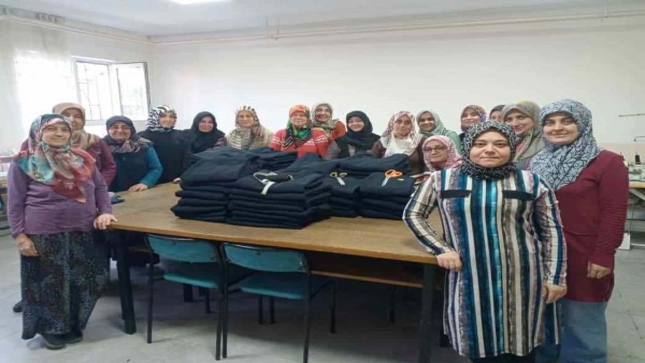 Kütahya Hisarcık’ta kadınlar Gazze için eşofman takımı dikiyor