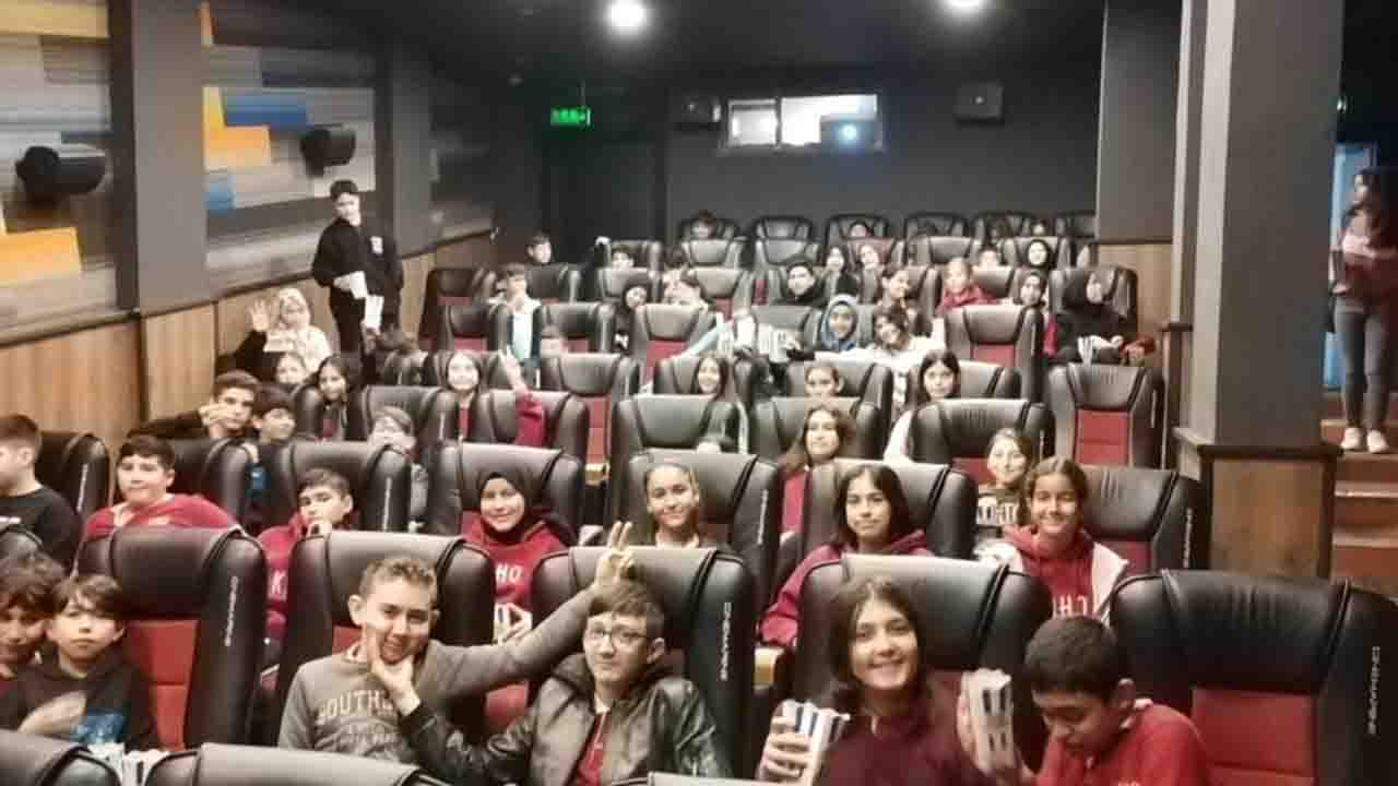 Muğla'da öğrenciler Aybüke; Öğretmen Oldum Ben filmini izlediler