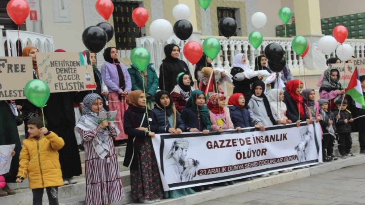 Denizli'de balonlar Filistinli çocuklar için semaya salındı