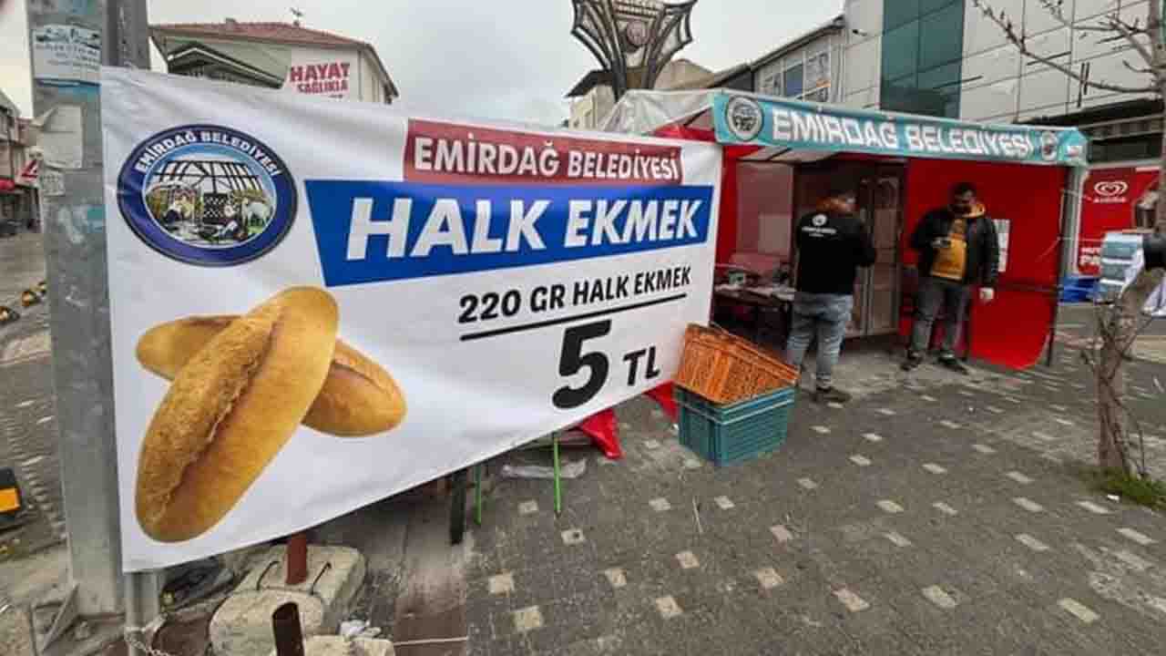 Afyonkarahisar'da fırıncılara rest çeken belediye 5 TL'den ekmek satmaya başladı