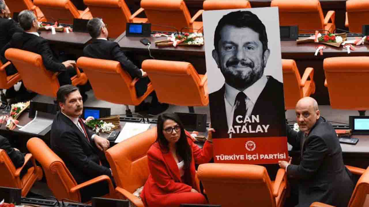 TBMM'de Can Atalay'ın milletvekilliği düşürüldü!