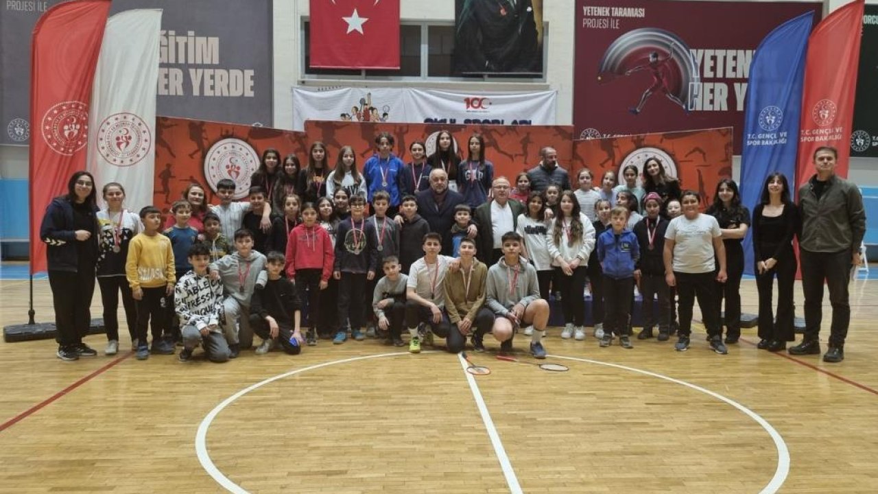 Afyonkarahisar'da Yarıyıl Badminton Turnuvası sona erdi