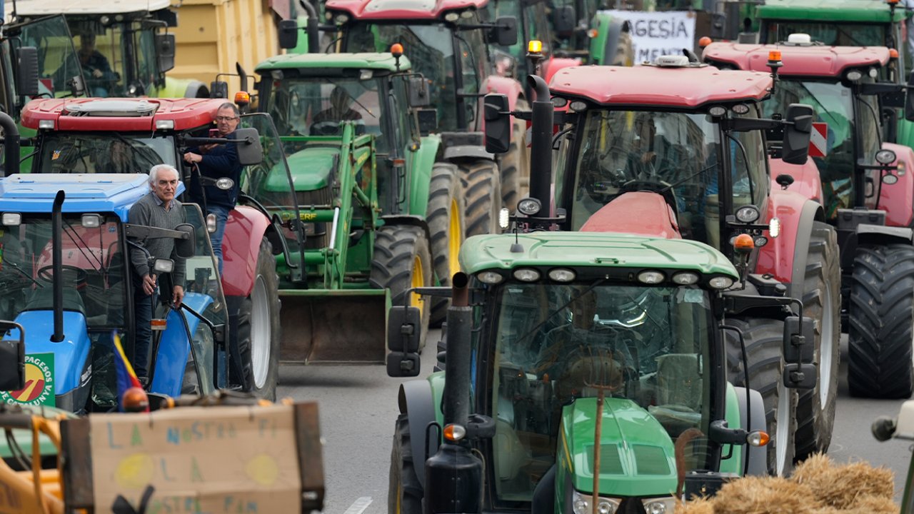 Avrupa'da çiftçilerin protesto eylemleri sürüyor!