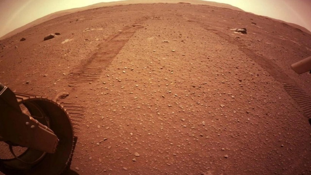 Mars'ta antik göl bulundu