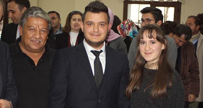 Kamyon şoförü oğlu ve kız resim sergisi açtı