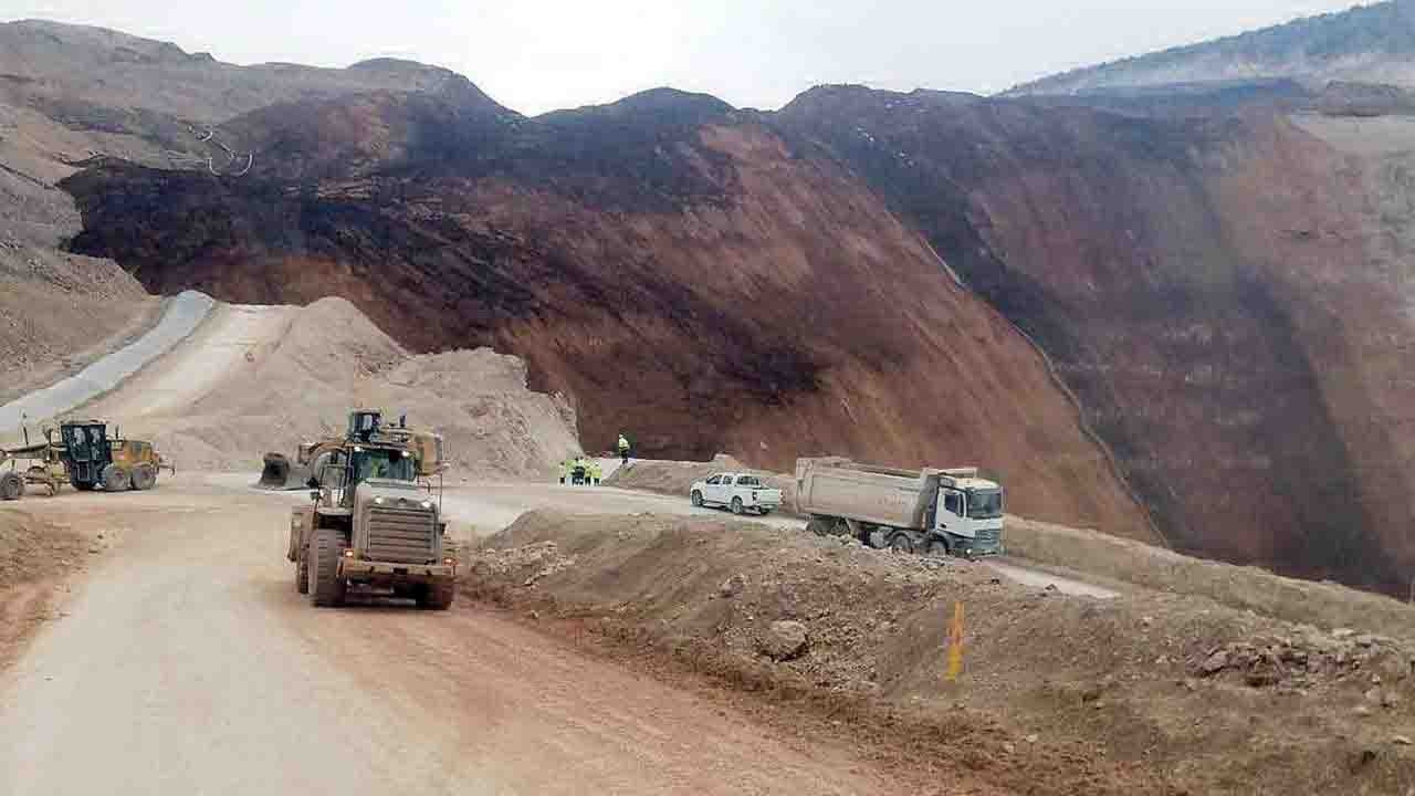 Erzincan'da facia! Altın madeninde devasa toprak kaydı, 9 işçi göçük altında kaldı!