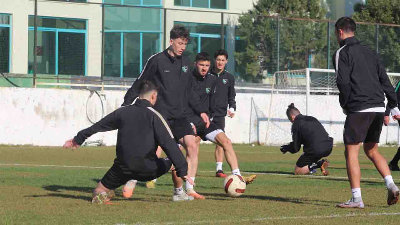 4 aydır maaş ödenmeyen Denizlispor'da futbolculardan boykot kararı!