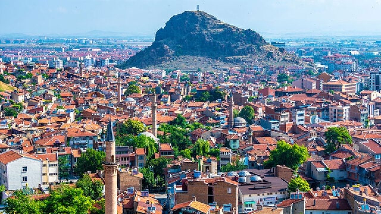 Afyonkarahisar’da dar gelirli aileler maliyeti karşılığında ev sahibi olacak