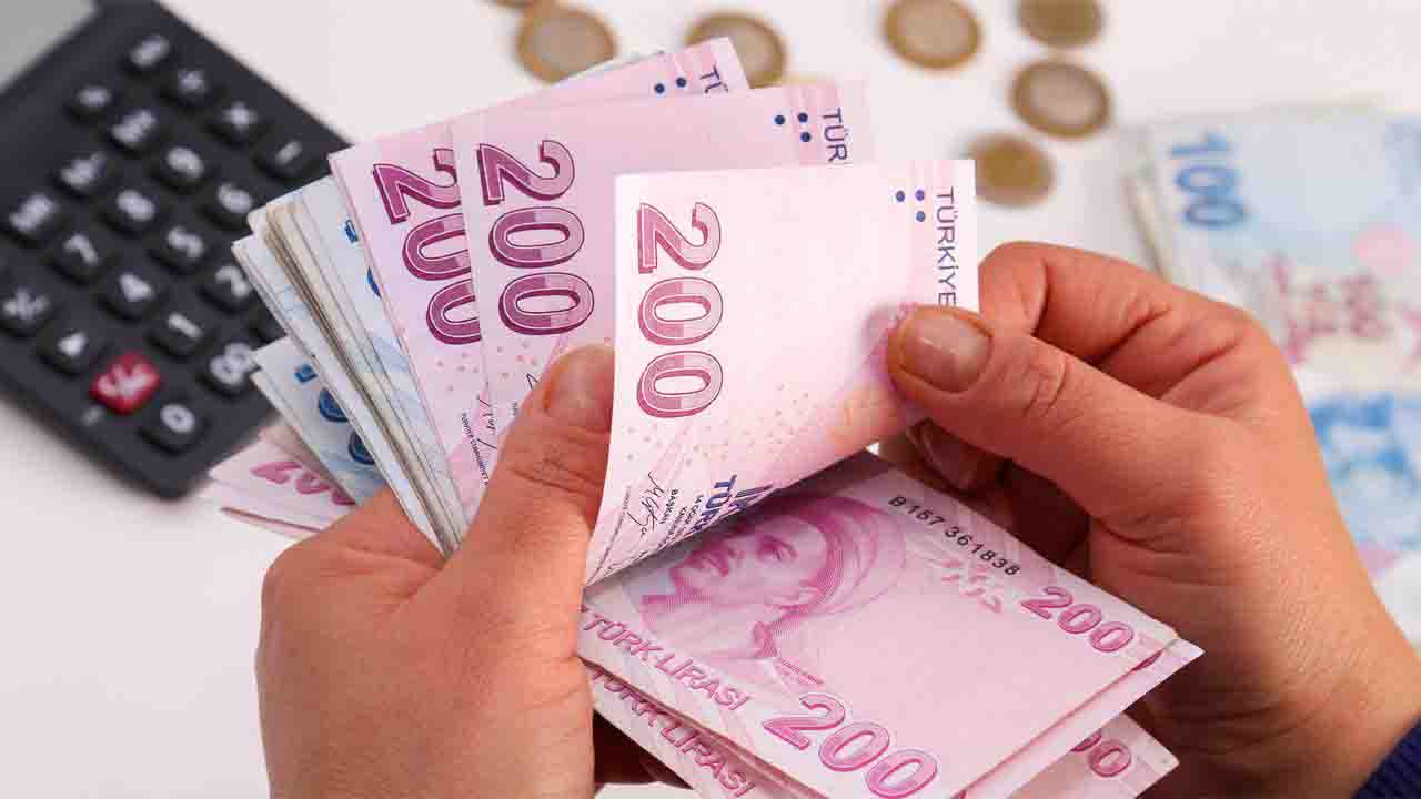 Emeklilere 18.000 TL ödeme kararı! Ziraat Bankası paraları yatırıyor!