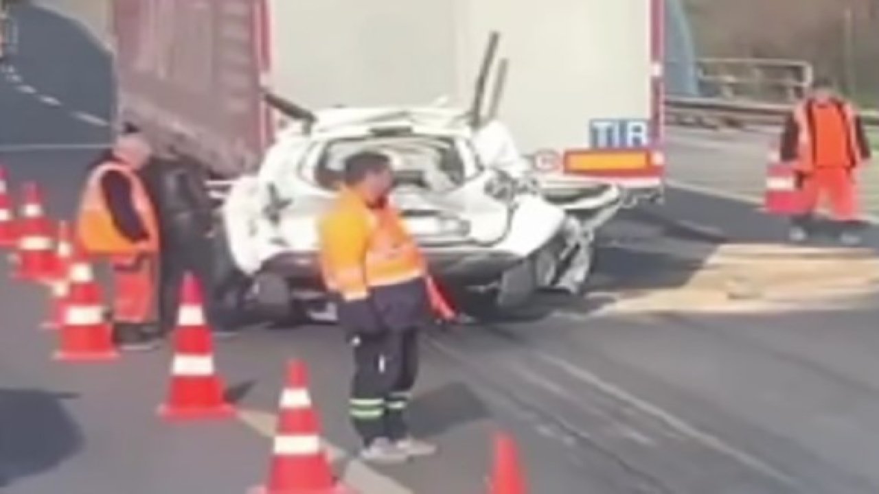 İzmir'de korkunç kaza! İki tırın arasında sıkışan araç kağıt gibi ezildi