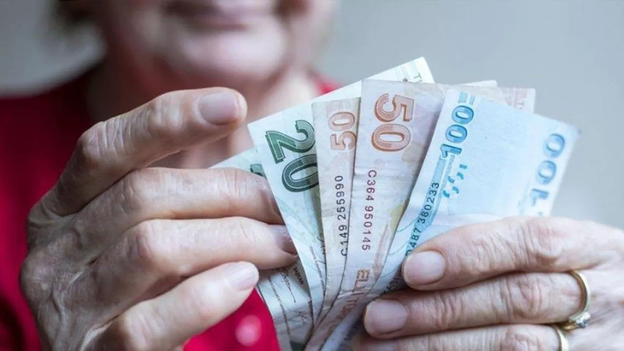 En az 10 bin TL emekli maaşı alanlara tek seferlik 7.500 TL ödenecek!