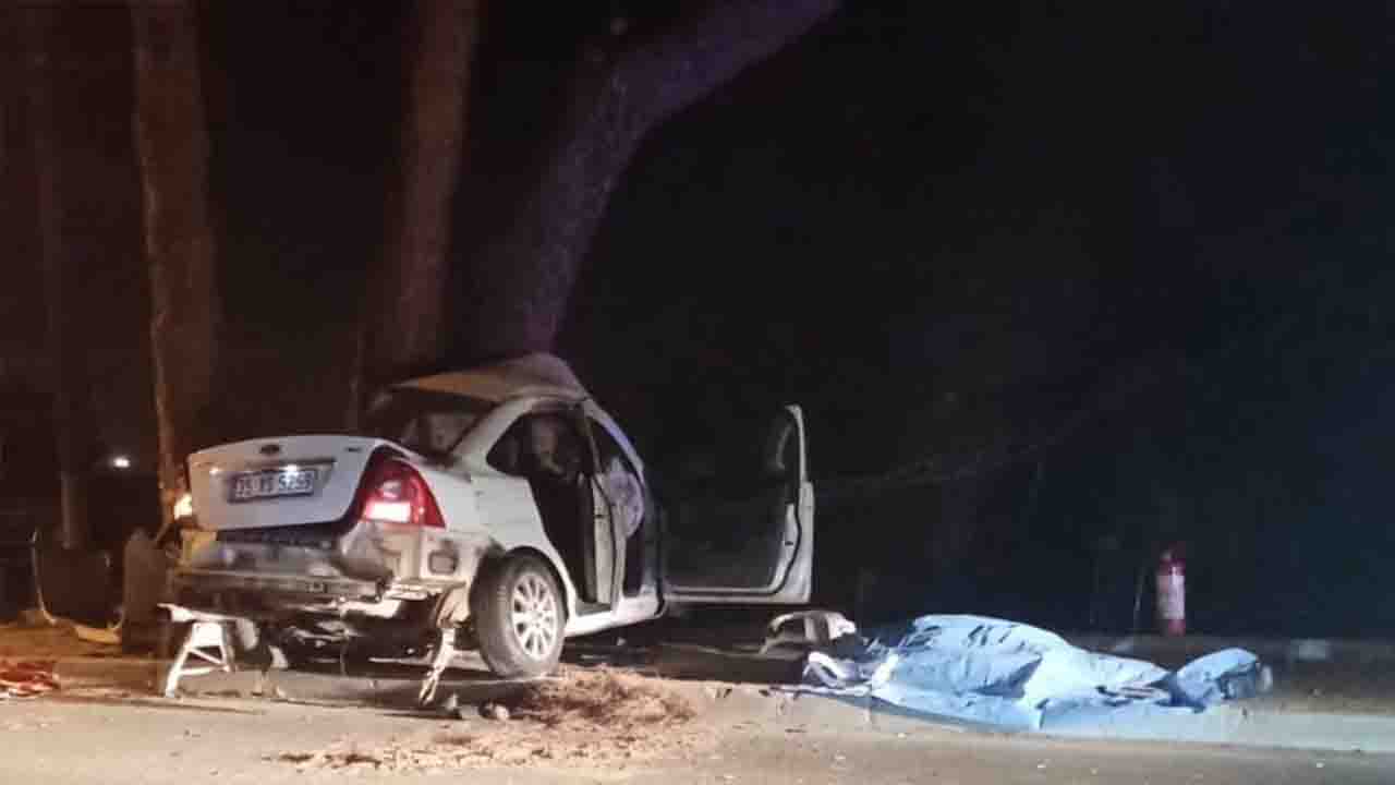 İzmir'de korkunç kaza! İkiye bölünen otomobilde 2 ölü, 1 ağır yaralı!