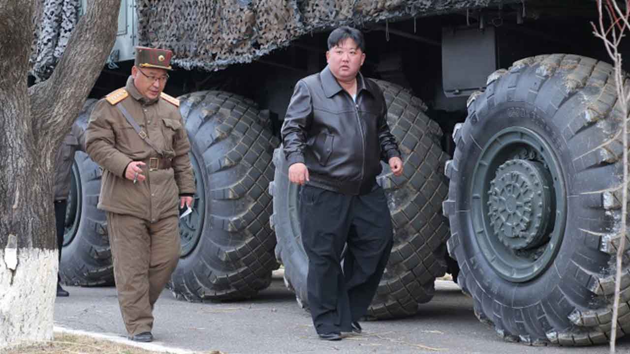Kuzey Kore hipersonik savaş başlığı taşıyan yeni balistik füzesini denedi